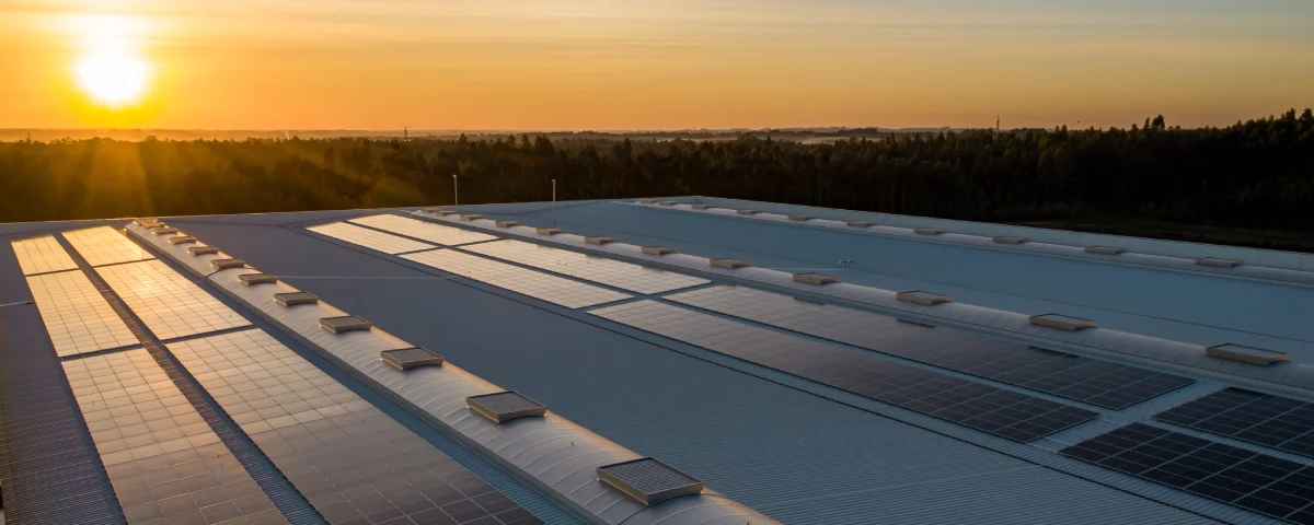 Instalación solar fotovoltaica domiciliaria. Montaje en tejado.